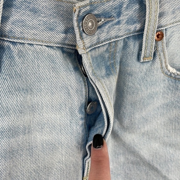 Levi’s jean shorts frayed light denim vacation summer warm weather sz 25 - Picture 8 of 11